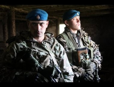 Ρώσοι αλεξιπτωτιστές: «Κανένας εκτός από εμάς» (βίντεο)